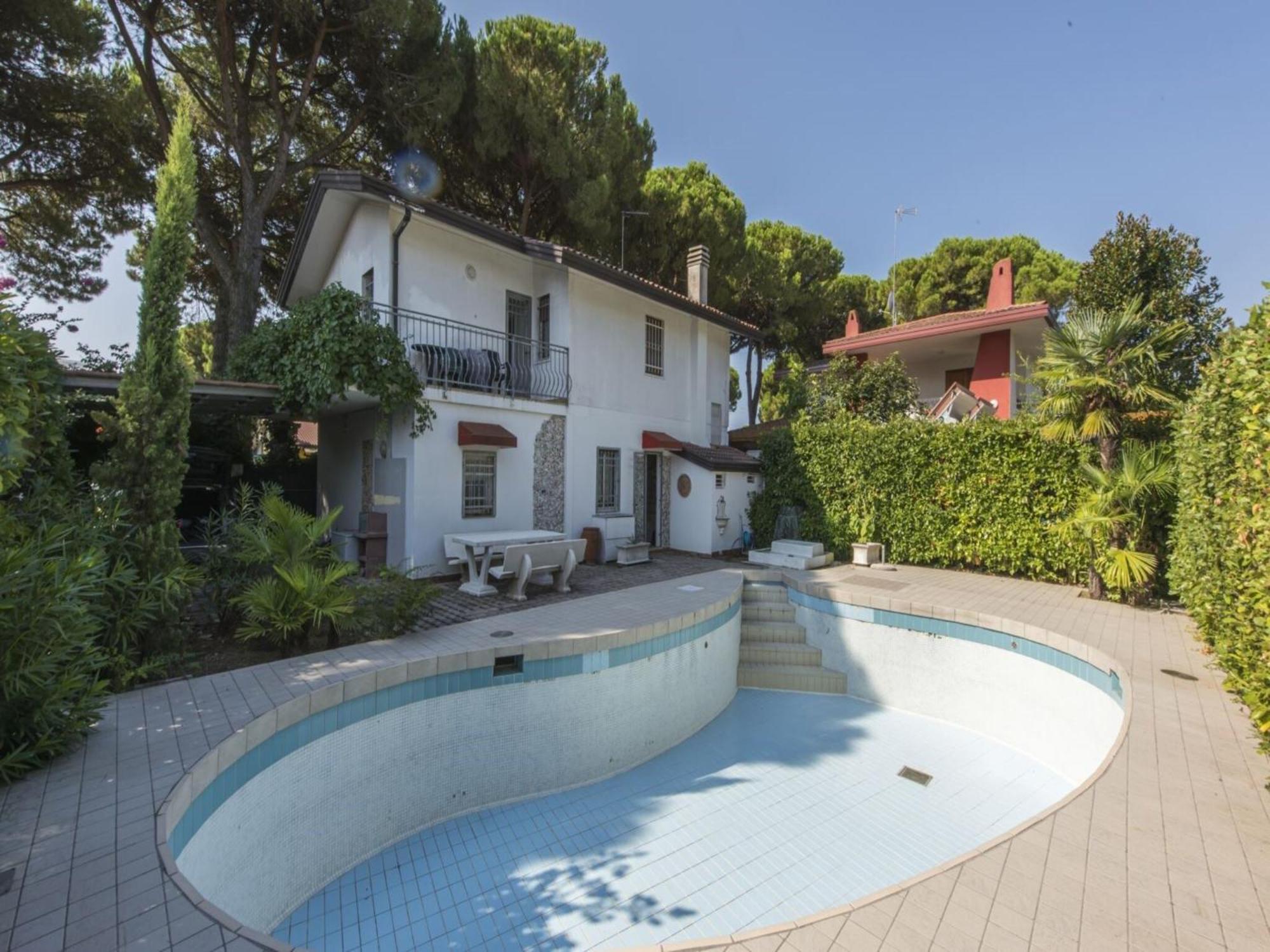 Villa Exclusive With Pool Near The