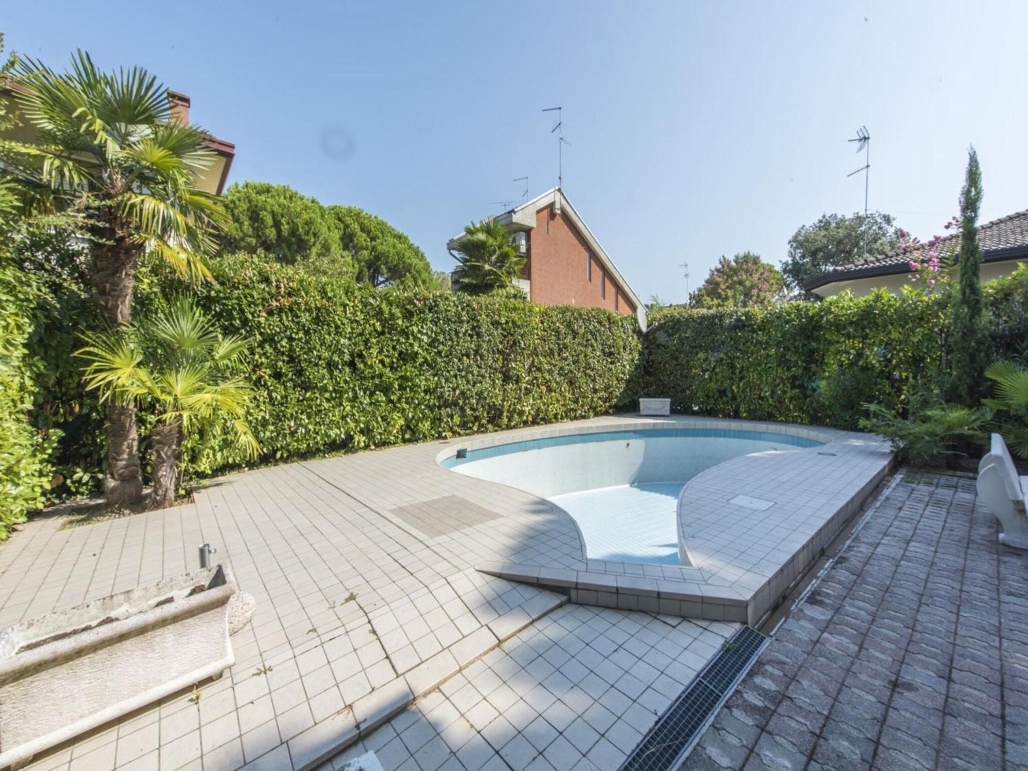 Exclusive With Pool Near The